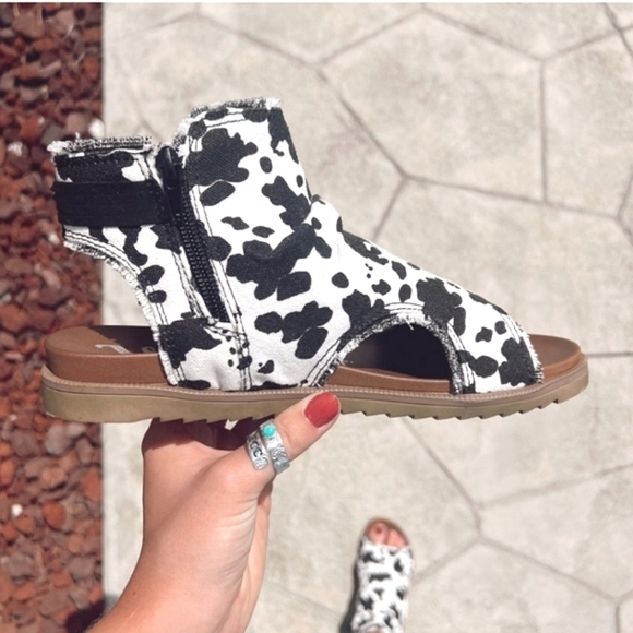 Very G Libra Black Cow Animal Print Western Sandals Shoes Size 7 - Picture 2 of 7
